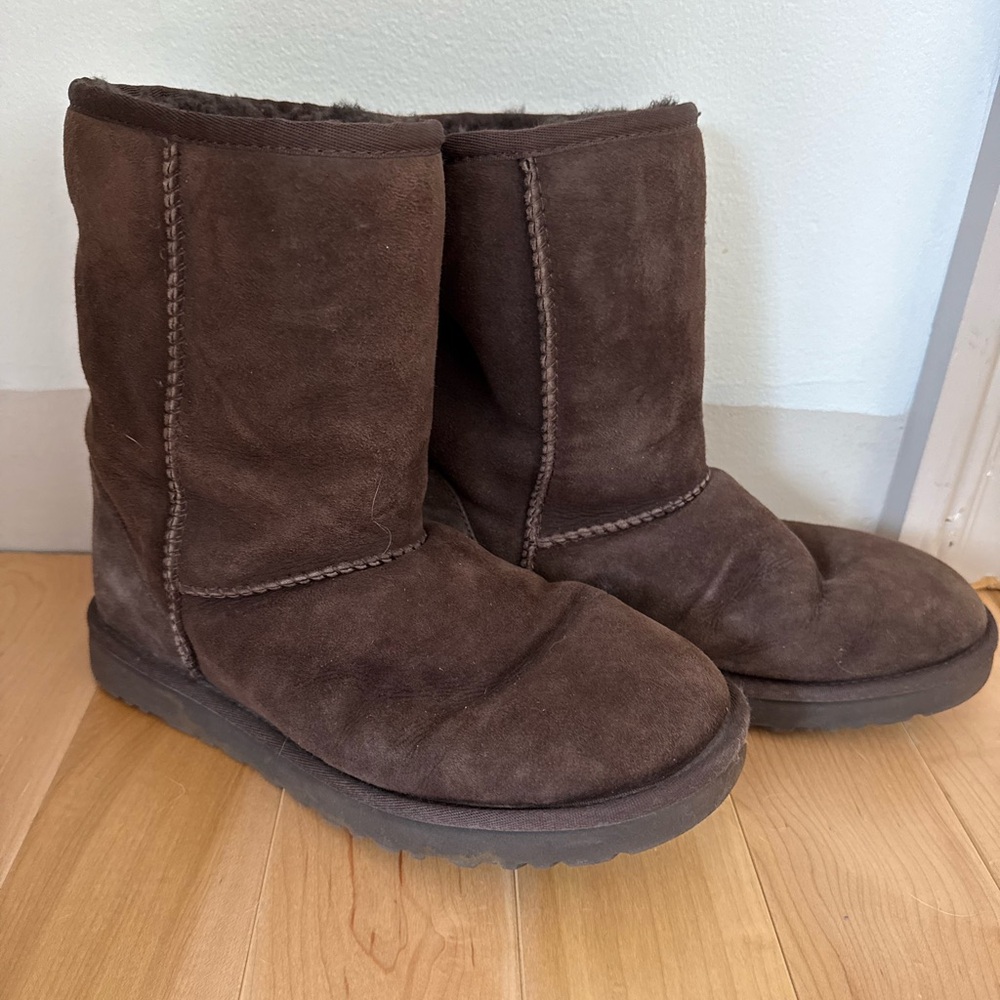 UGG Classic short boots in chocolate brown, women's size 7 - Picture 2 of 10